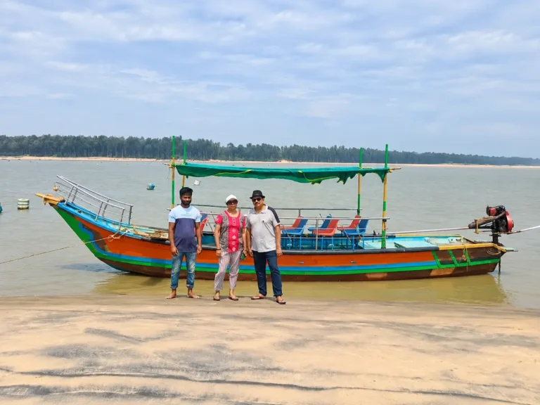 Boating ride for 2 visitors at Parikhi